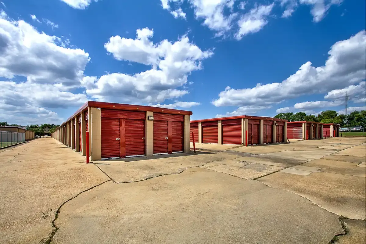 Drive up units at StorageMax