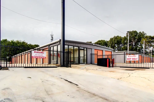 StorageMax Clinton 2 storage facility exterior view